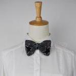 Knitted bow tie in star pat..