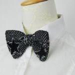 Knitted bow tie in star pat..
