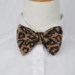 Knitted bow tie in leopard ..